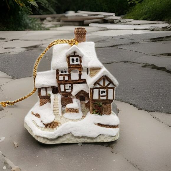 VTG David Winter Cottages Christmas Ornament "Ebenezer Scrooge's Counting House" - Picture 2 of 6